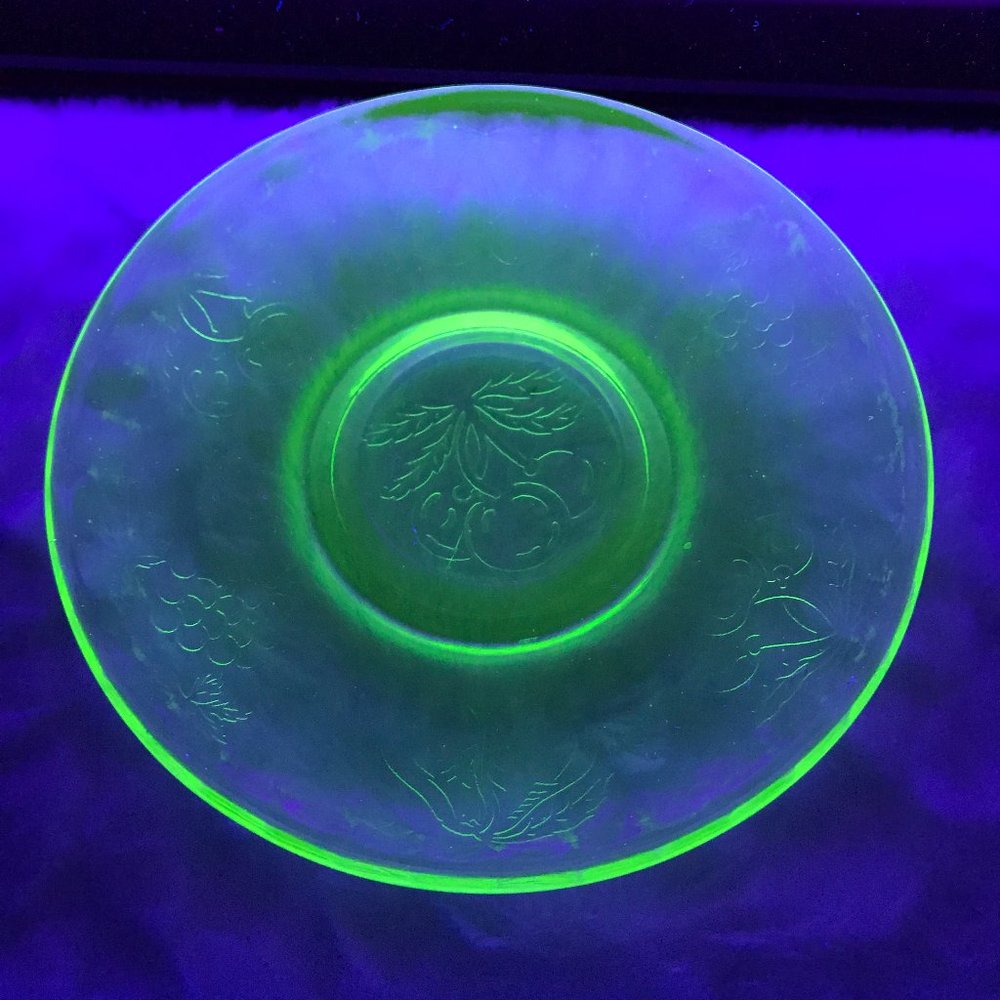 Vintage Vaseline Uranium Small Saucer Plate Glow #33